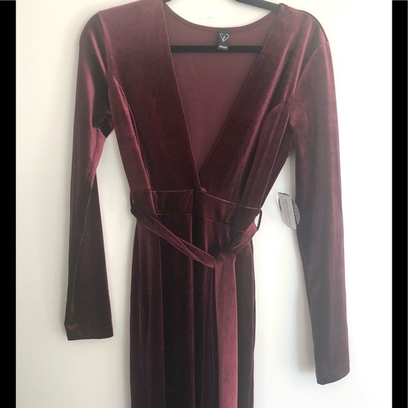 Windsor Melody Plum Velvet Dress - Picture 2 of 3